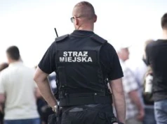Kalisz: Nielegalne wysypisko ujawnione podczas patrolu. Sprawczyni sama się zdradziła