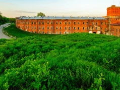 Hotel w twierdzy szykuje się na sensację. To Najdłuższy budynek w Europie i jest u nas