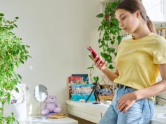 Algorytm YouTube zawodzi. Nastolatki dostają treści promujące anoreksję