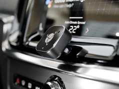 Bezprzewodowy CarPlay i Android Auto za 129 zł. NAVITEL CPA5 uwalnia od kabli w samochodzie