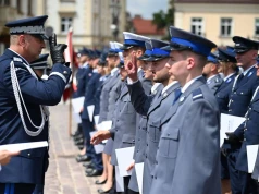 Święto Policji w Rzeszowie. 95 awansów i odznaczenia podczas uroczystego apelu na Rynku