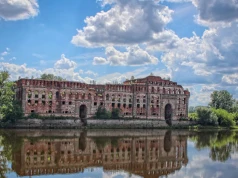 Najdłuższy budynek w Europie zmienia oblicze. Legendarna Twierdza Modlin