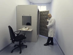 Kabina ciszy do badania słuchu – dlaczego jest niezbędna w gabinecie audiologicznym