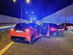 Sceny jak z filmu akcji na autostradzie. Właściciel Yarisa się zdziwi