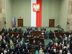 Dwie Konfederacje wyprzedzają PiS. Nowy sondaż zmienia układ sił w Sejmie