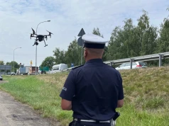 Policyjny dron nad drogami powiatu świdnickiego. Posypały się mandaty za znak STOP