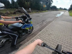 GTA Pabianice. 16-latek na hulajnodze uciekał przed policją i wszystko nagrywał