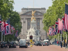 Skandal w Pałacu Buckingham. W środku książę Andrzej i Epstein. Zdjęcia obiegły świat