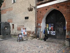 To miejsce znają pokolenia Olsztynian. Galeria Sowa znika z zamkowego wzgórza po ponad 30 latach