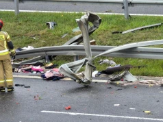Na S19 pod Kraśnikiem samochód uderzył w bariery. Zablokowane dwa pasy w kierunku Rzeszowa