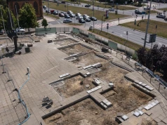 Plac Solidarności w przebudowie. Na drzewa trzeba zaczekać do jesieni