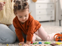 Dziecko słyszy, ale nie reaguje na własne imię? Ten neurologiczny sygnał powinien zaniepokoić rodziców
