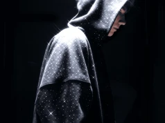 Luksusowy streetwear. Komplet polskiej marki ozdobiony kryształami Swarovskiego
