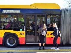 Kto może jeździć komunikacją miejską za darmo? Dowiedz się, zanim kupisz bilet