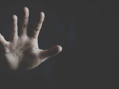 "Na pewno chcesz to zgłaszać?". Sprawa profesora z UW pokazuje, jak instytucje dokładają się do krzywdy