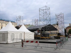 Przed Galerią Krakowską rośnie wielka scena. Wystąpią tu artyści z sześciu krajów świata