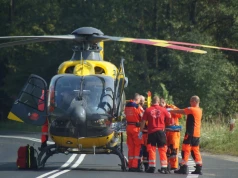 Potrącenie kobiety z dwójką dzieci, trzy śmigłowce w akcji ratunkowej. Droga jest zablokowana