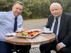 Czarnek i Kaczyński dogadali się przy owocach. Zakulisowe zdjęcie
