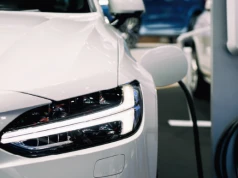 Straż Pożarna: więcej elektryków na drogach i mniej pożarów pojazdów