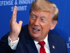 Donald Trump zapowiada kolejne naloty. Były sekretarz obrony: naloty nie wystarczą