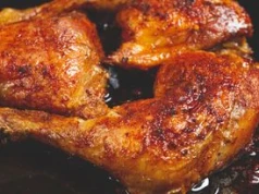 Udka z kurczaka piekę tylko w taki sposób. Skórka przyjemnie chrupie, a mięso delikatnie odchodzi od kości