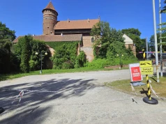 Miasto „porządkuje” okolice zamku. Parking przy ul. Okopowej został zamknięty