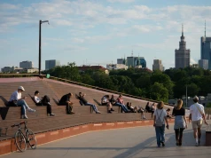 Ofert pracy przybywa w całej Polsce. Wzrost dotyczy niemal wszystkich województw