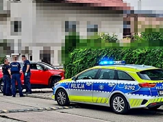 Pijany 26-latek uciekał przed policją ulicami miasta. Zakończył pościg na ogrodzeniu posesji