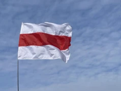 Biało-czerwono-biała flaga na Polach Grunwaldu – dyrekcja muzeum odpowiada białoruskim liderom