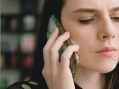 Telemarketerzy rozłączą się, gdy powiesz to jedno zdanie. Nie trzeba być niemiłym