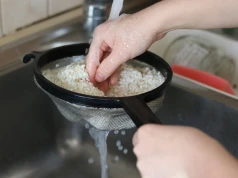 Domowy sposób na zmarszczki kosztuje mniej niż 5 zł. Efekt przypomina ten po mezoterapii