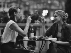 Friend bombing. Nowy toksyczny trend w przyjaźniach? Na początku wydaje się czymś pięknym