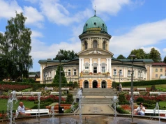 Wyglądają jak luksusowe hotele pięciogwiazdkowe, a to polskie sanatoria