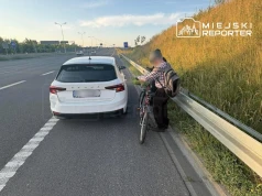 82-latek zagubił się rowerem na S7. Zareagował strażnik miejski, pomogli policjanci