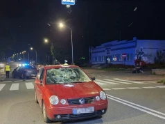Kobieta z 2-letnim dzieckiem potrącone na przejściu. Wjechał w nich kierowca Volkswagena