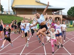 Kielce: ŻYJ ZDROWO. Znana influencerka fitness Wioleta Jończyk zaprasza na wspólny trening. Solidna rozgrzewka przed bieganiem