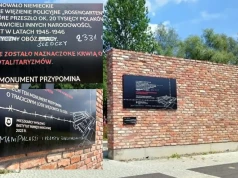 Zdewastowana tablica upamiętniającą ofiary obozów na Promenadzie. Straż Miejska Mysłowice szuka sprawcy