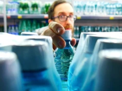 Producent Cisowianki pozywa Skarb Państwa, Orlen reaguje. Woda za litr cenna jak paliwo