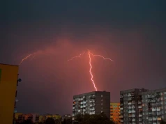 Burze i silny wiatr 17 i 18 lipca. Alert RCB ostrzega mieszkańców