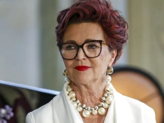 Kwaśniewska wybrała zwiewną sukienkę. To świetna inspiracja dla kobiet 50+