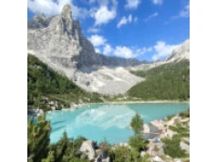 Lago di Sorapis – mleczno-turkusowy cud Dolomitów. Przewodnik po szlaku 215 i lekcja alpejskiej pogody