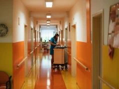 Koniec z wiszeniem na telefonie do przychodni. Od sierpnia pacjentów czeka duża zmiana w zapisach