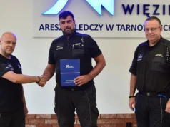Funkcjonariusz z Tarnowskich Gór uratował tonące dziecko. Bohaterski czyn w Sianożętach