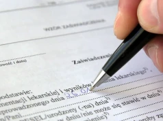 Lekarz miał wystawiać L4 nawet będąc na wakacjach. Do sądu trafiła głośna sprawa ze Szczecina