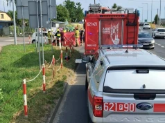 Wypadek na DK83 w Turku. Motocyklista potrzebował pomocy medycznej