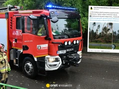 Burze z gradem nad Polską. Połamane drzewa, ewakuacja obozu harcerskiego