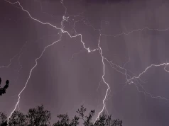 Burze z gradem nad Polską, są ostrzeżenia IMGW. W Wielkopolsce służby ewakuowały obóz harcerski