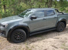 Za to właśnie pokochasz Isuzu D-Max. Buja, hałasuje, zakupy latają po pace jak majtki w pralce