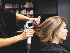 Jedno cięcie, wiele możliwości. Ta elegancka fryzura zawsze wygląda jak po wyjściu z salonu