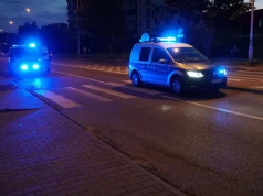 Matka spała, a syn zabrał kluczyki do auta. Nocną przejażdżkę przerwała policja